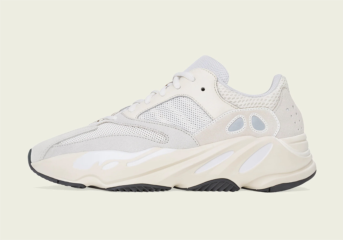 adidas yeezy boost 700 analog 亮相