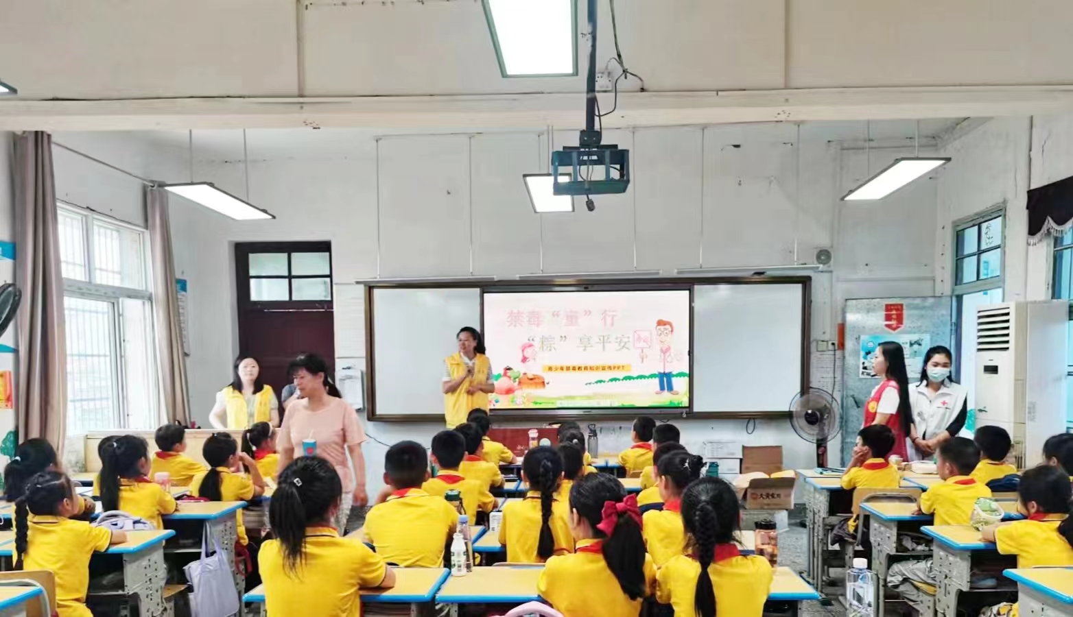 武汉新洲汪集街开展"禁毒童行粽享平安"禁毒宣传活动