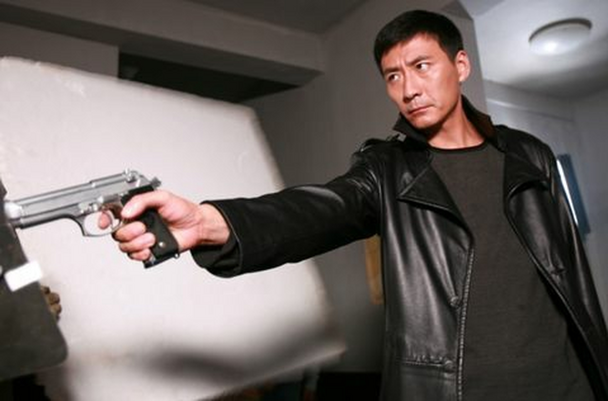 燕双鹰的枪里有多少子弹,取决于他想开多少枪.