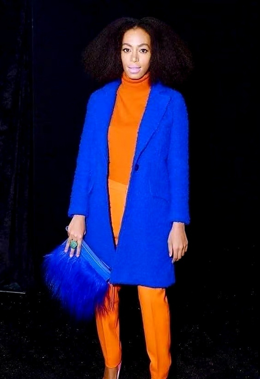 橙色和蓝色是互补色,多么有对比的视觉效果!