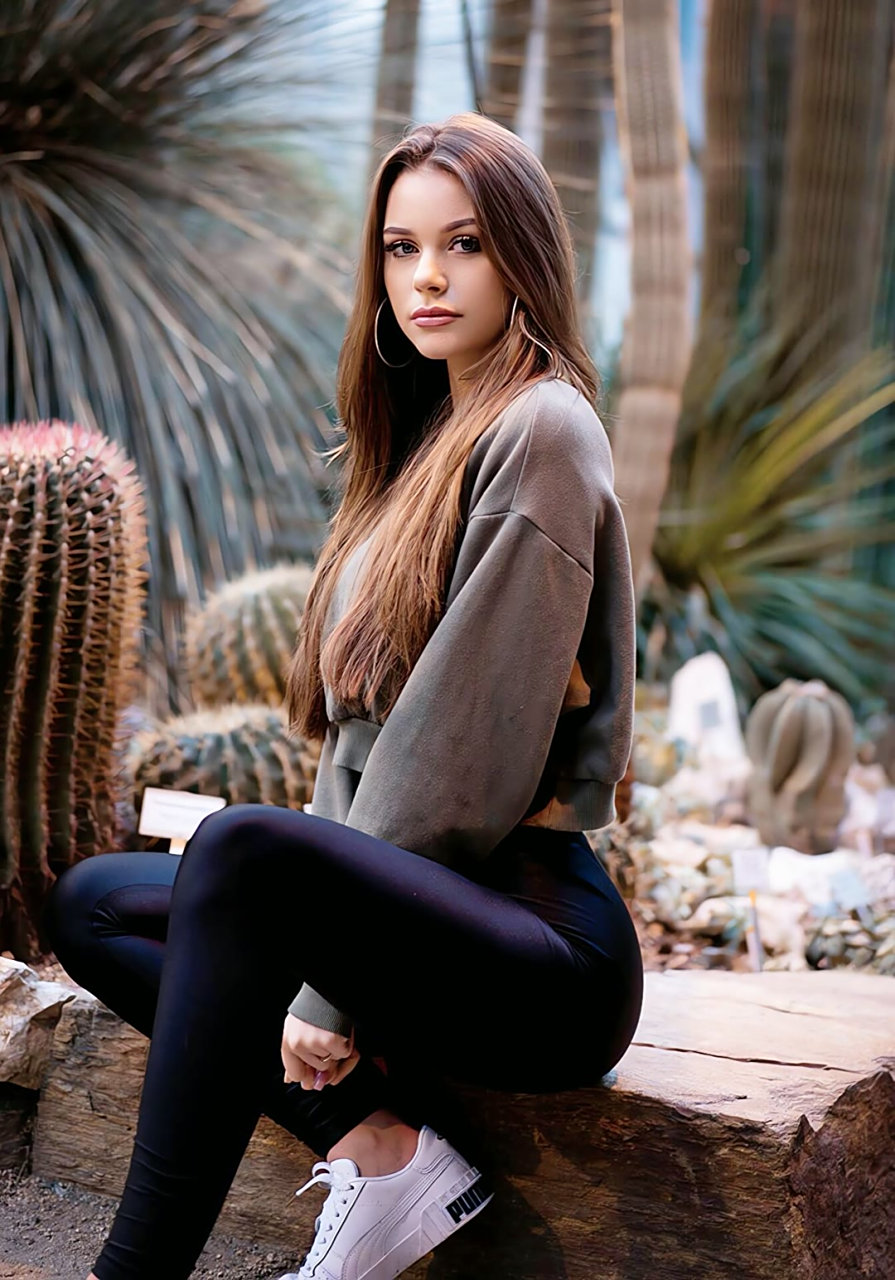 卡米拉·莫罗 是来自阿根廷的女演员,身材高挑有型,是"小李子"莱昂纳