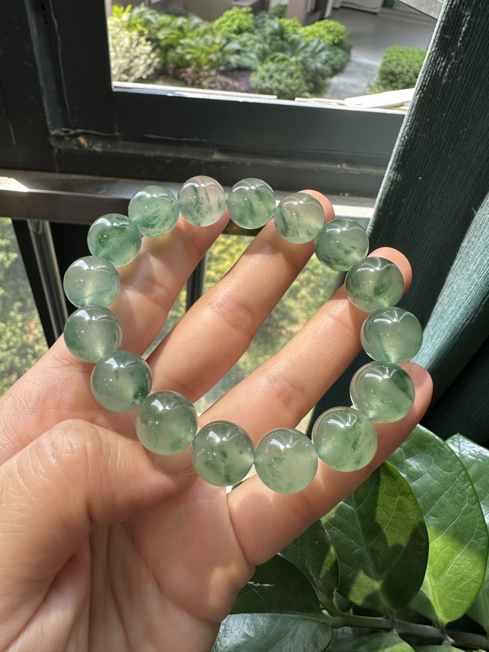 上新一条高冰种飘绿花男士翡翠手串.