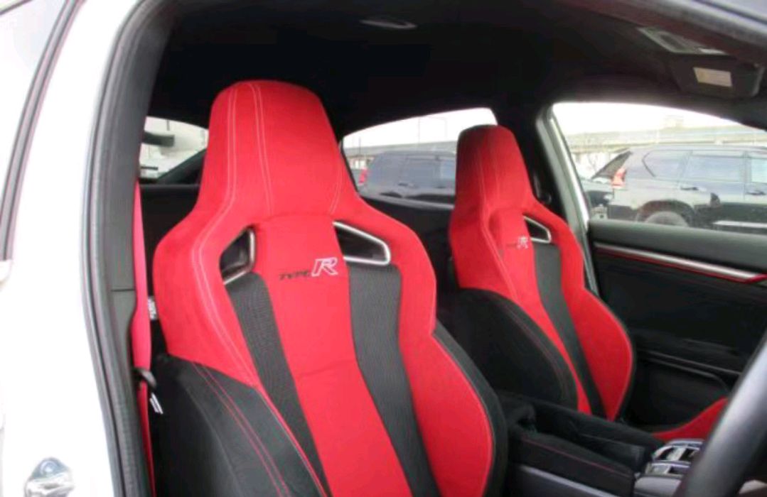 2023本田思域type-r,红色车标 赛车座椅,2.0t 手动6速,加速6秒