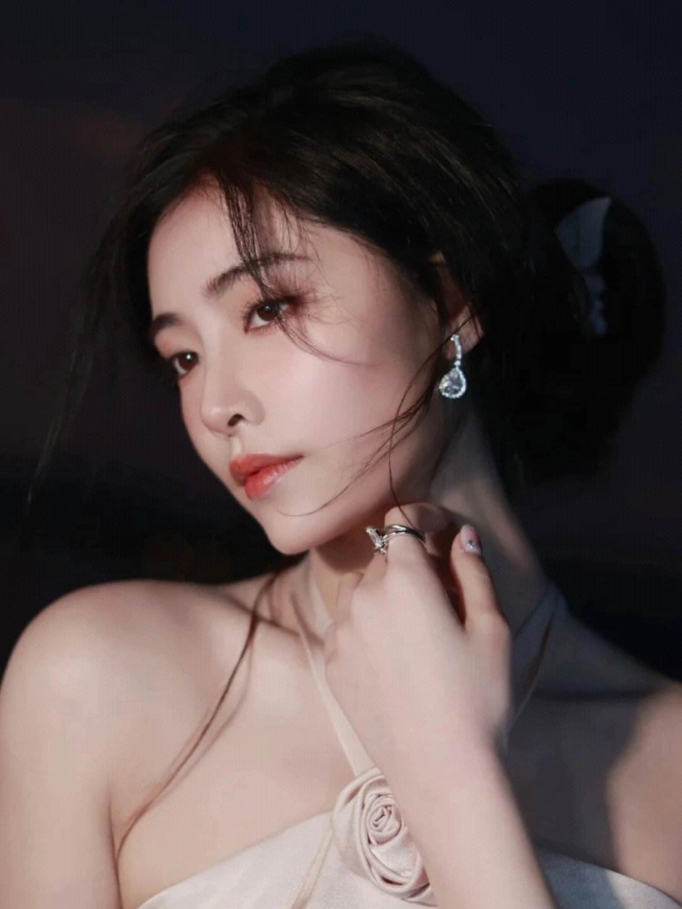 许佳琪(kiki),1995年8月27日出生于浙江省台州市临海市,中国内地流行