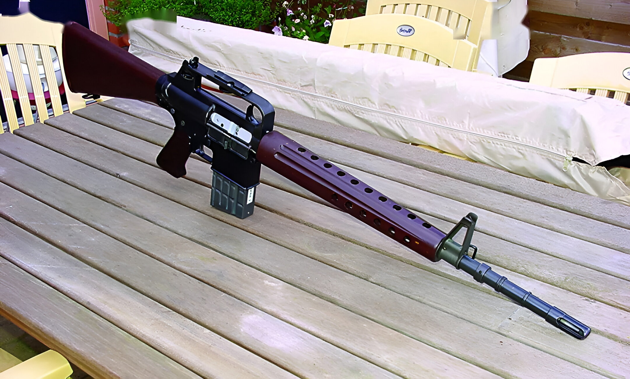 一代经典ar-10步枪的曲折历史 20世纪50年代初,美国陆军部队强烈要求