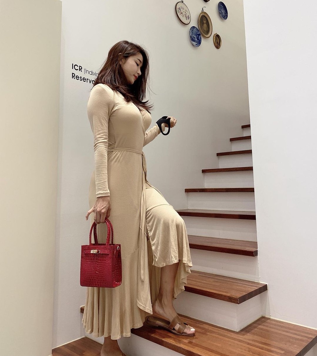 韩国辣妈,e杯酥胸,蜂腰翘臀一样样不少,曲线完美,堪称尤物