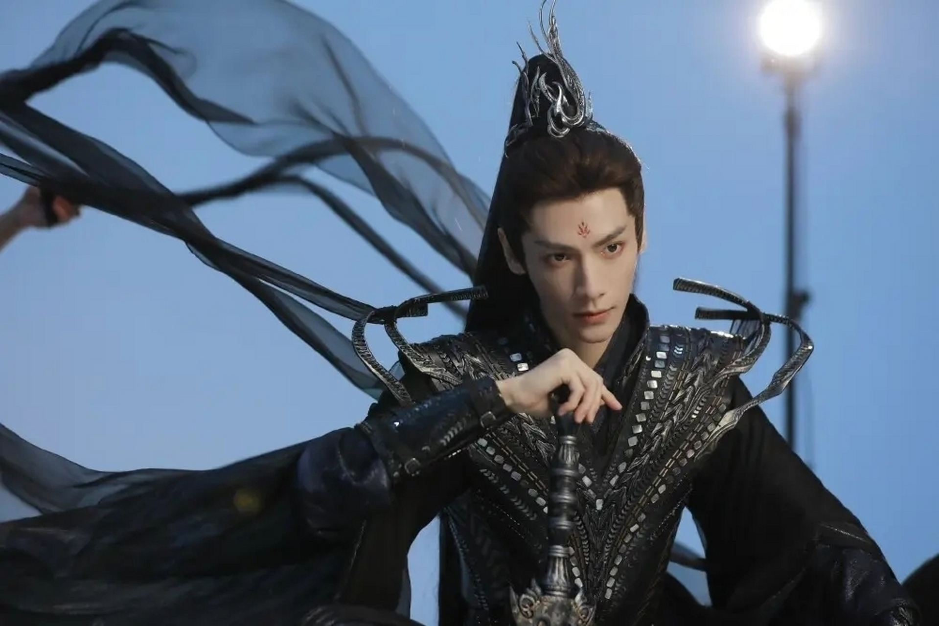 长月烬明  罗云熙 电视剧《长月烬明》中,男主角澹台烬是一个性格比较