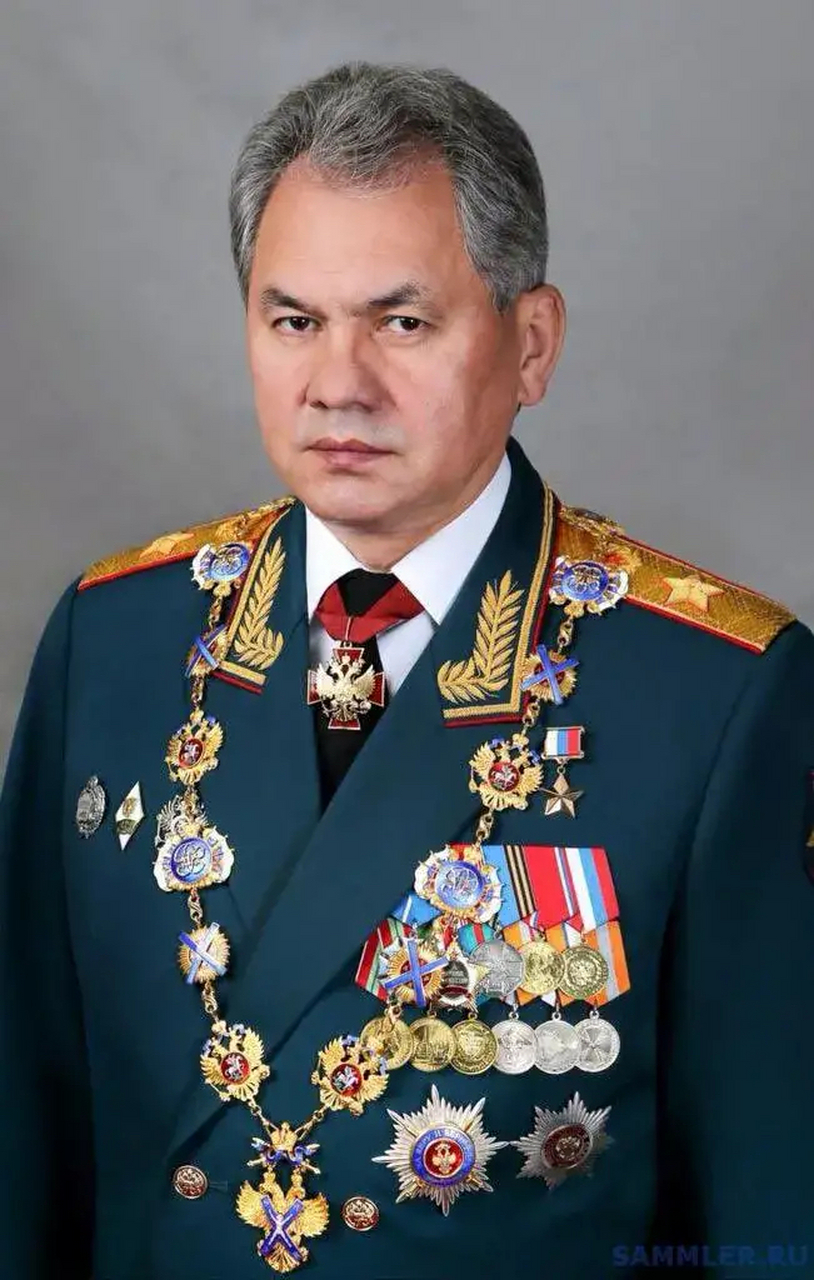 厨子和包工头的勋章挂满的军装!