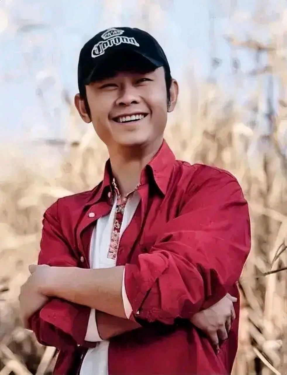 罗林同学是四川资中一中的学生,17岁时就跑到内江一个歌厅里学习键盘