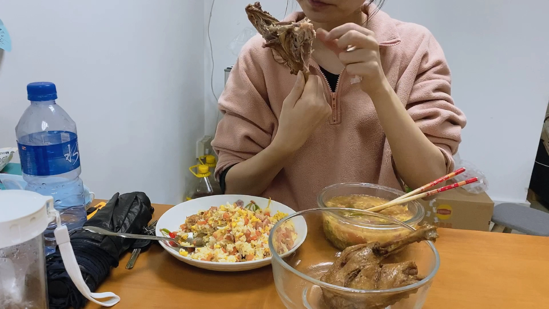 广漂第987天,今天是鸭腿姑娘,还是吃两个鸭腿的那种姑娘