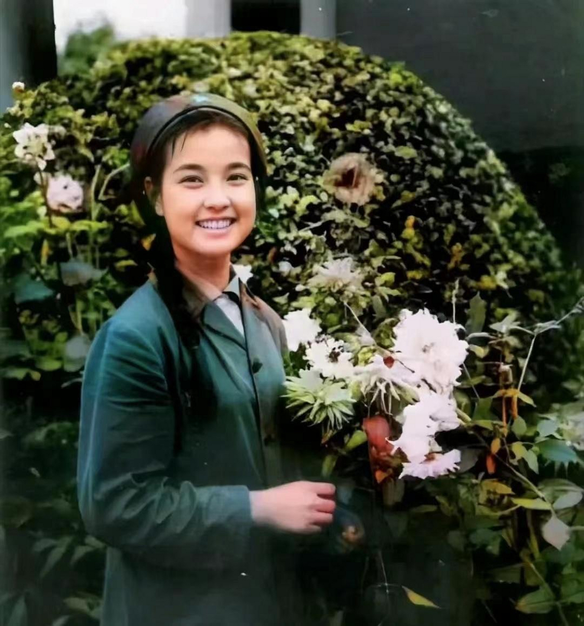 年轻时的刘晓庆,清纯婉约,端庄大方,很有福相