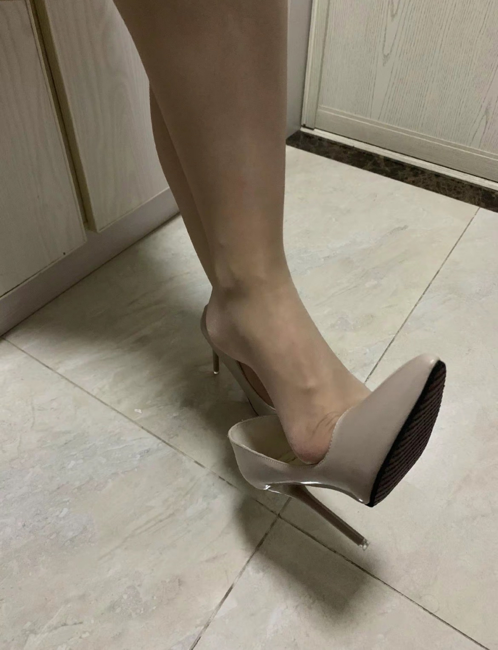 高跟鞋穿的脚疼