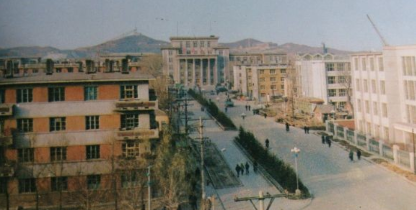 黑龙江鹤岗老照片:百货大楼,新街基中心站,一代人心中的回忆