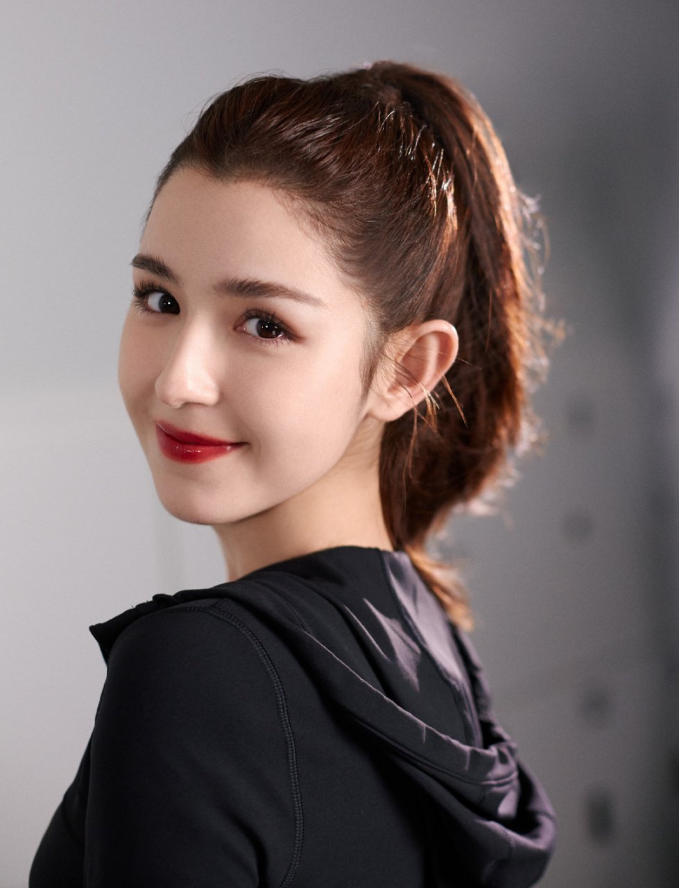 哈妮克孜高清壁纸头像(十八)[亲吻]