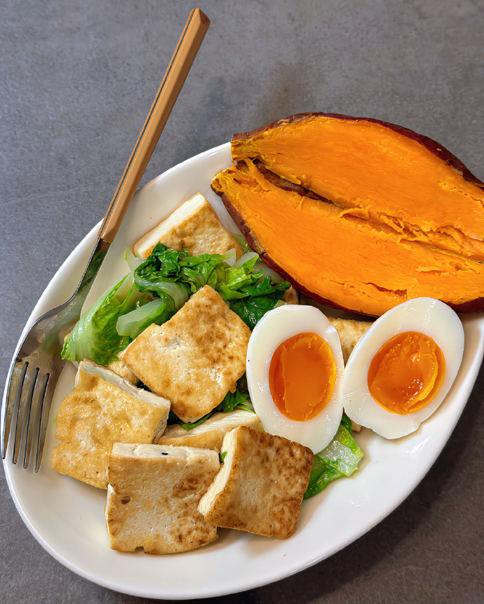 吃东西细嚼慢咽,享受食物的美味!特别容易有饱腹感!