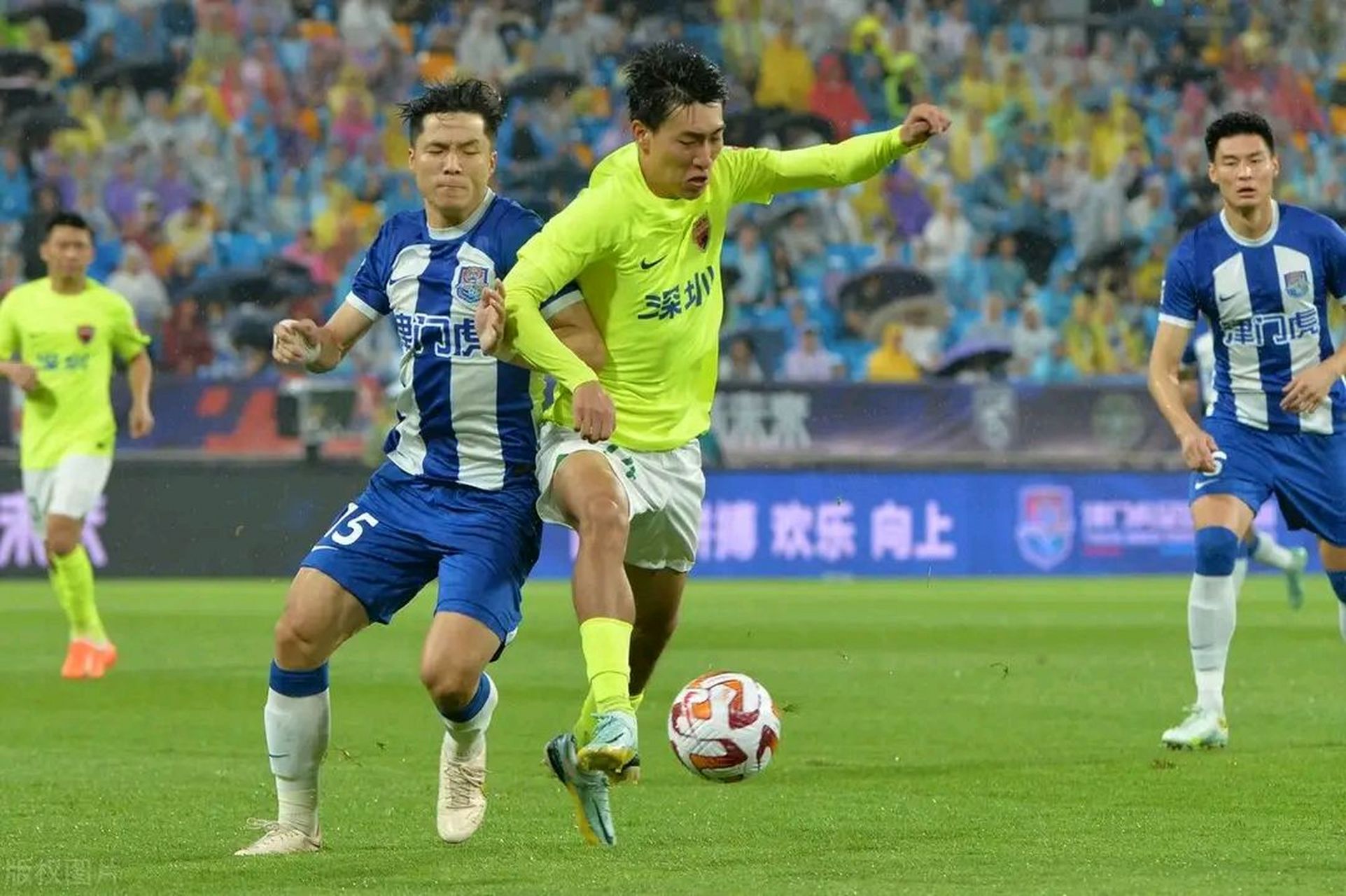 中超: 深圳队与天津津门虎激战3-3,谢维军梅开二度  在中超第18轮的