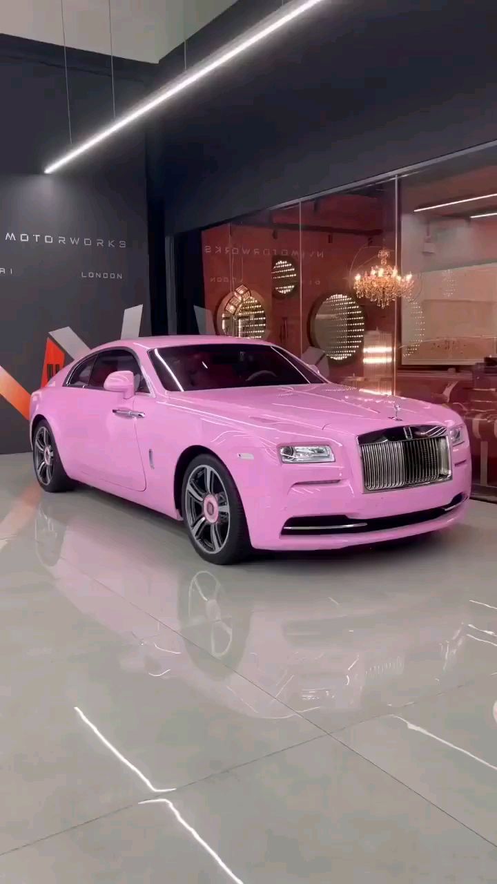 粉色的劳斯莱斯,还有星空顶