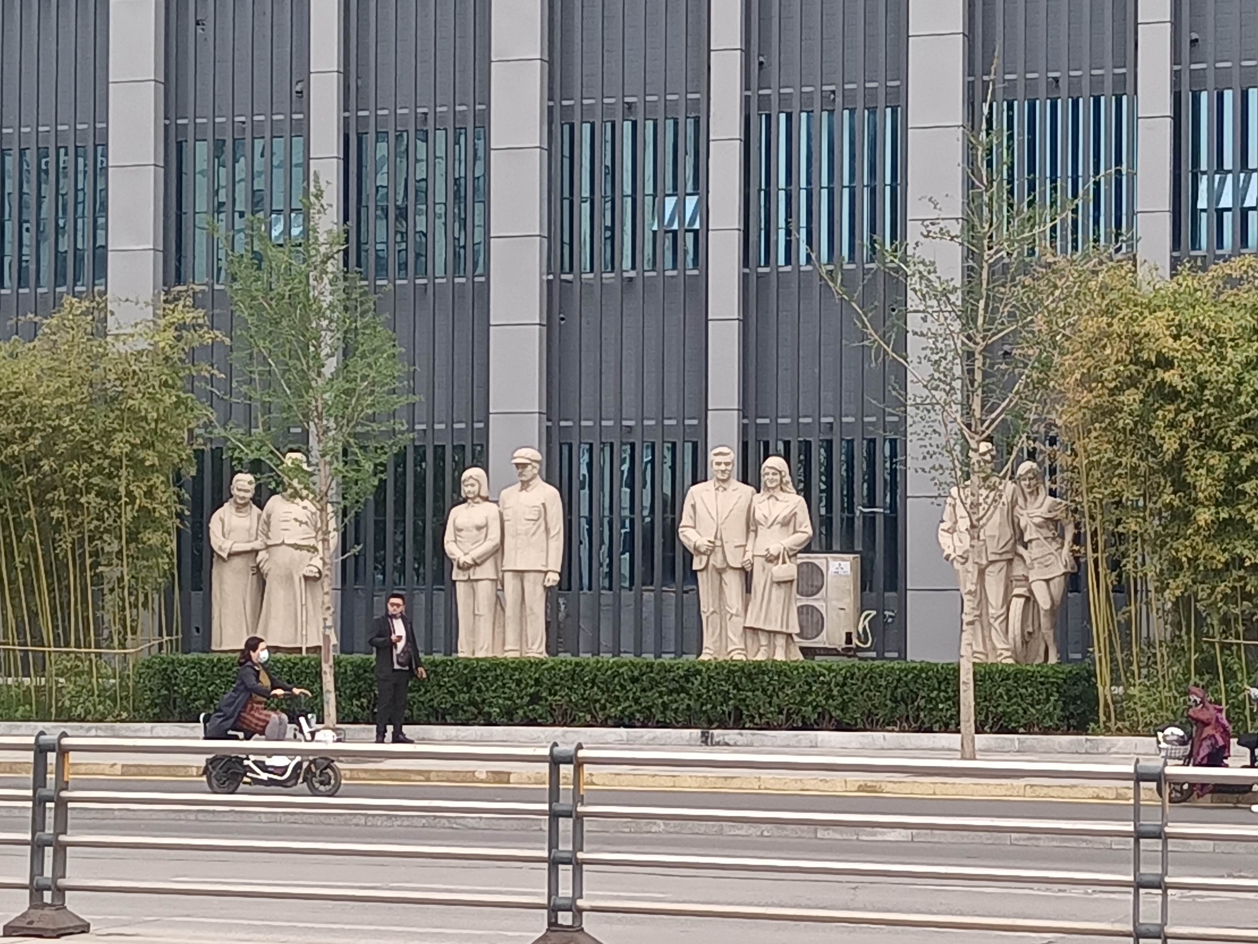 临汾平阳广场联通营业厅大楼焕发新容颜