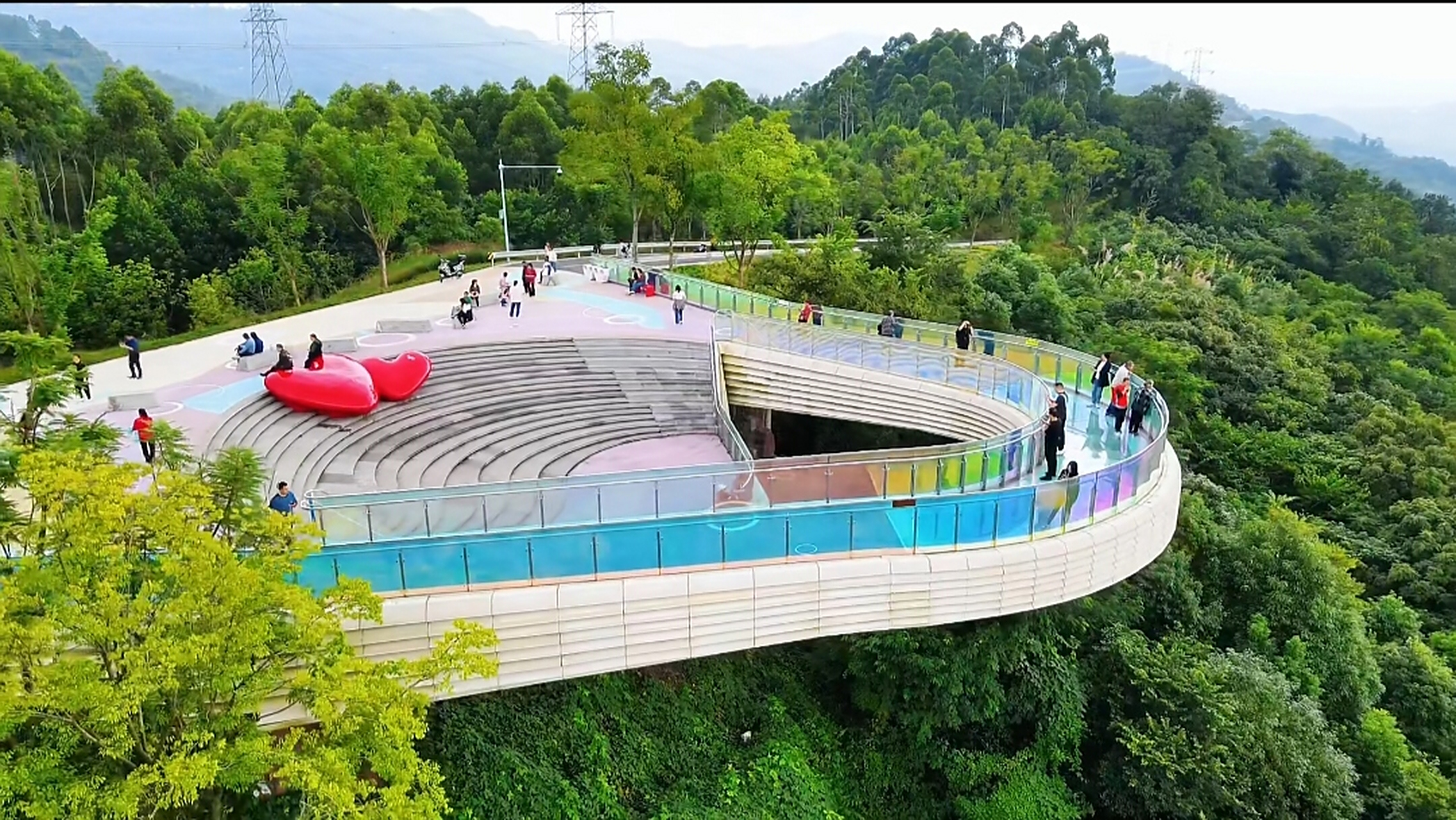 成都龙泉山这个观景台终于开放了,两年前就和朋友去打卡过啦!