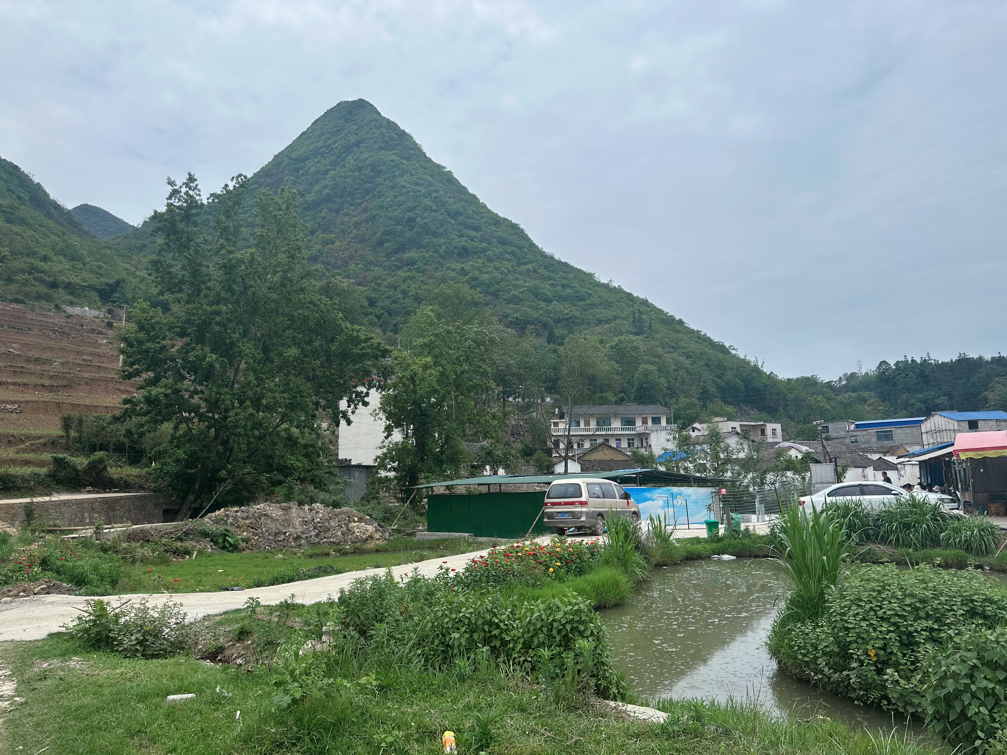 黄泥河热水塘是全村人的澡堂子