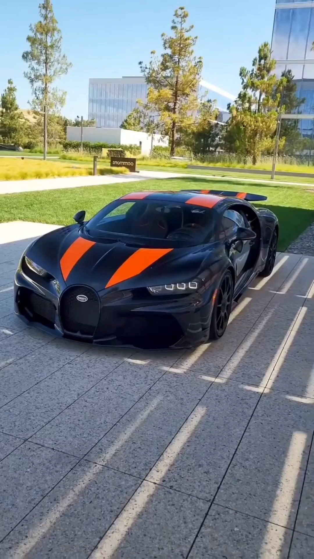 地表最强量产超跑布加迪chironsupersport300