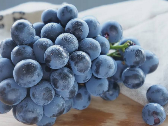 改个名字价格翻5倍,蓝莓葡萄的乱象,农民们能否创造新品种?