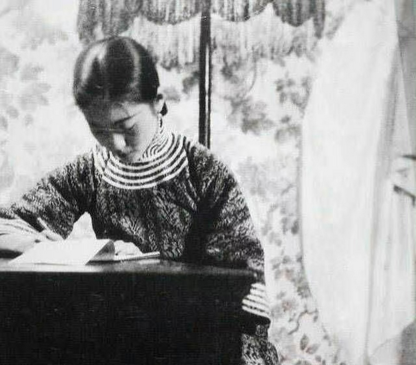 三分钟讲历史#  郭布罗·婉容——中国的末代皇后,1934年染上鸦片