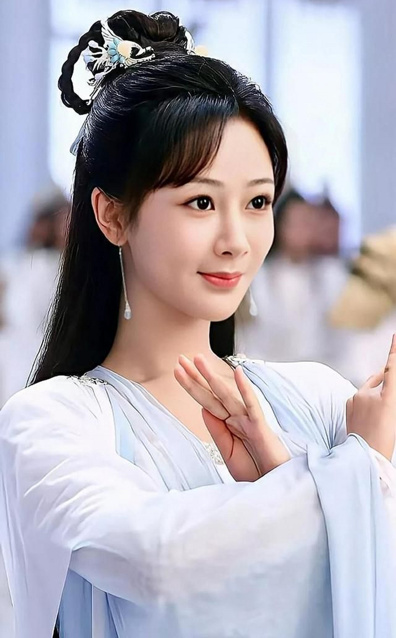 九月动态激励计划#  杨紫,这位在娱乐圈中享有高度声誉的女演员,她的