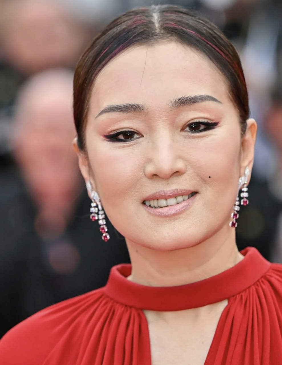 裸唇妆现在成为巩俐的标志了吧