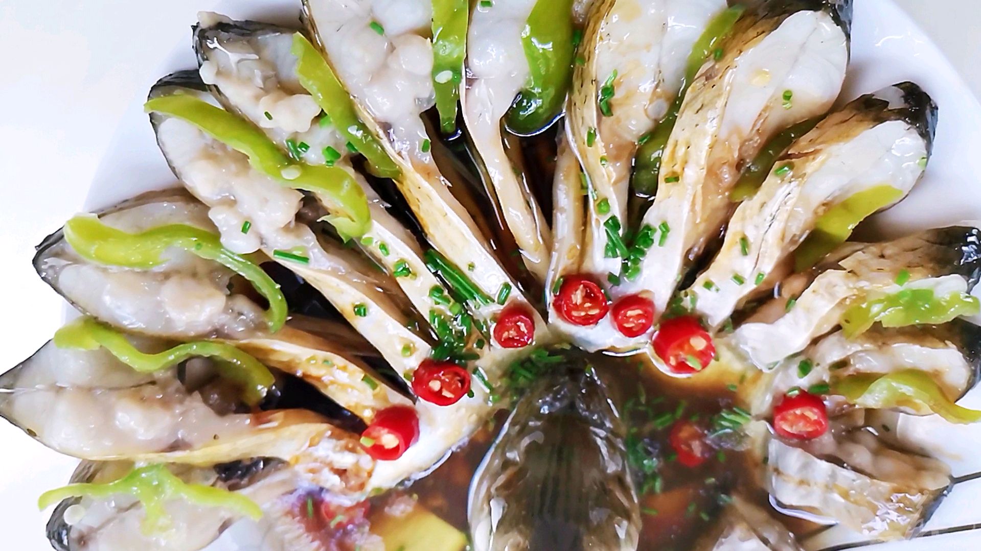 湖北名菜清蒸武昌鱼,千万不要这样做,好吃好看但是细刺太多