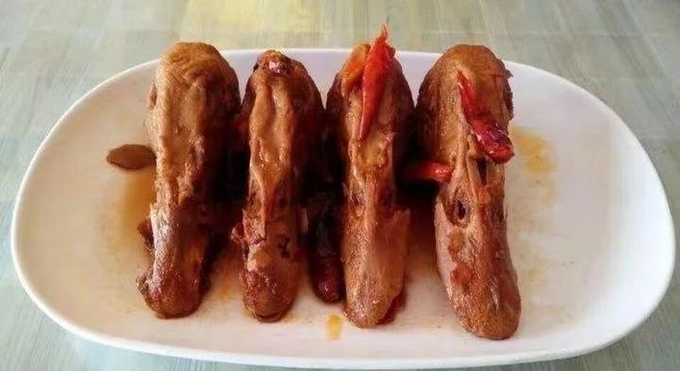 麻辣鸭脑壳     批量预制: 1,鸭头50斤解冻,拔掉喉管,放细流水下冲30