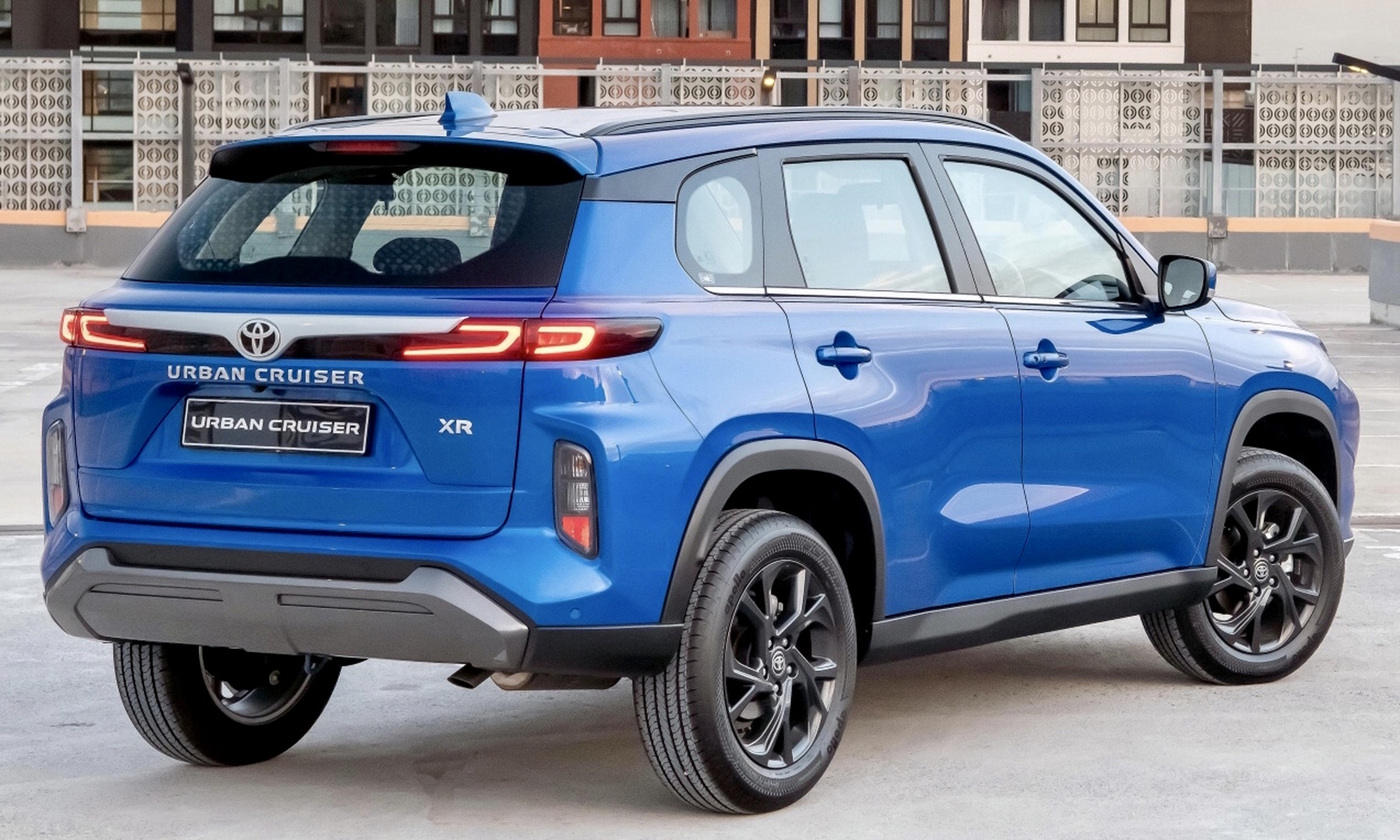 丰田城市版酷路泽,知道的人并不多吧,眼前一亮的