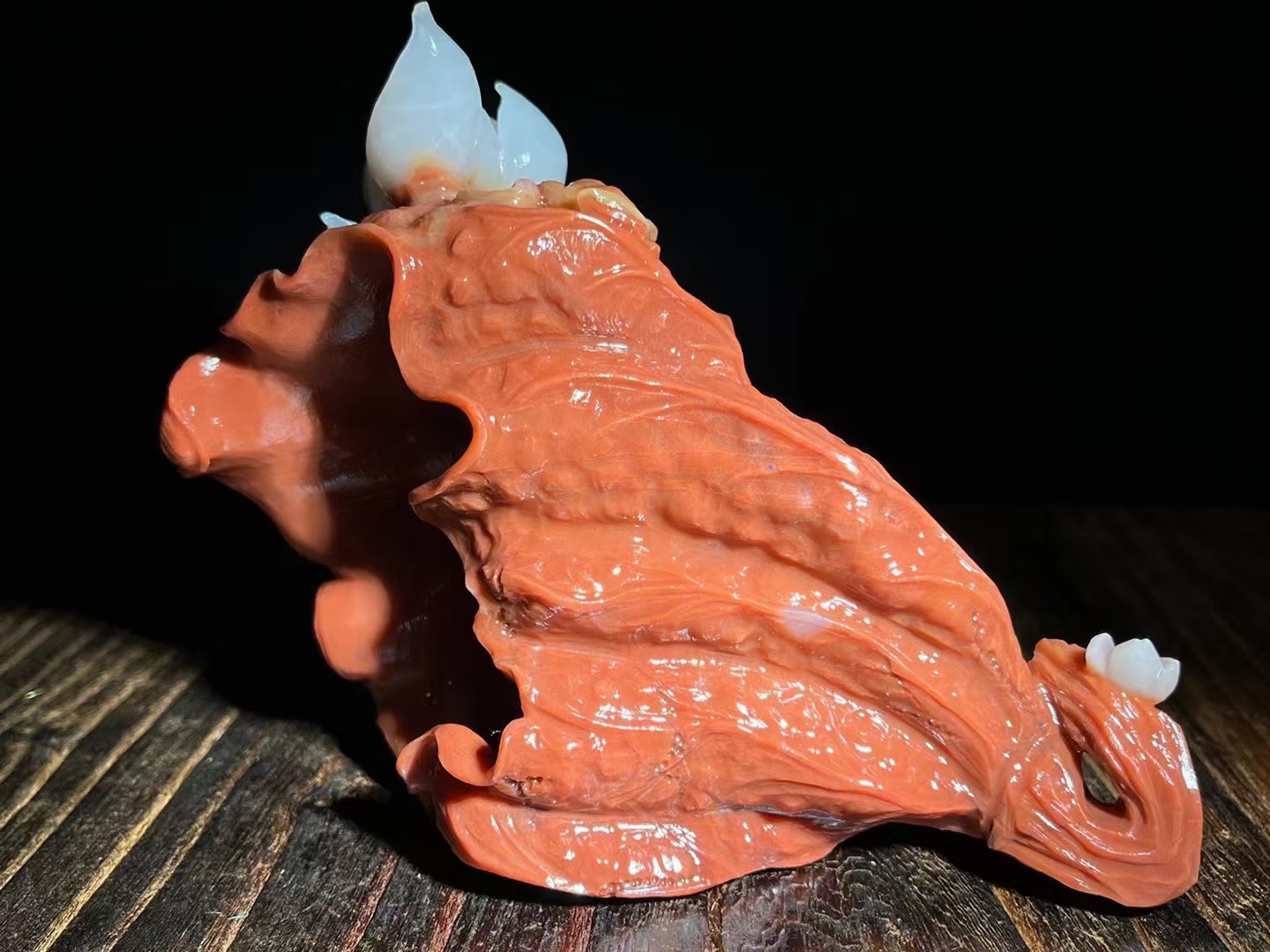 新疆三彩玉俏色创意雕刻作品