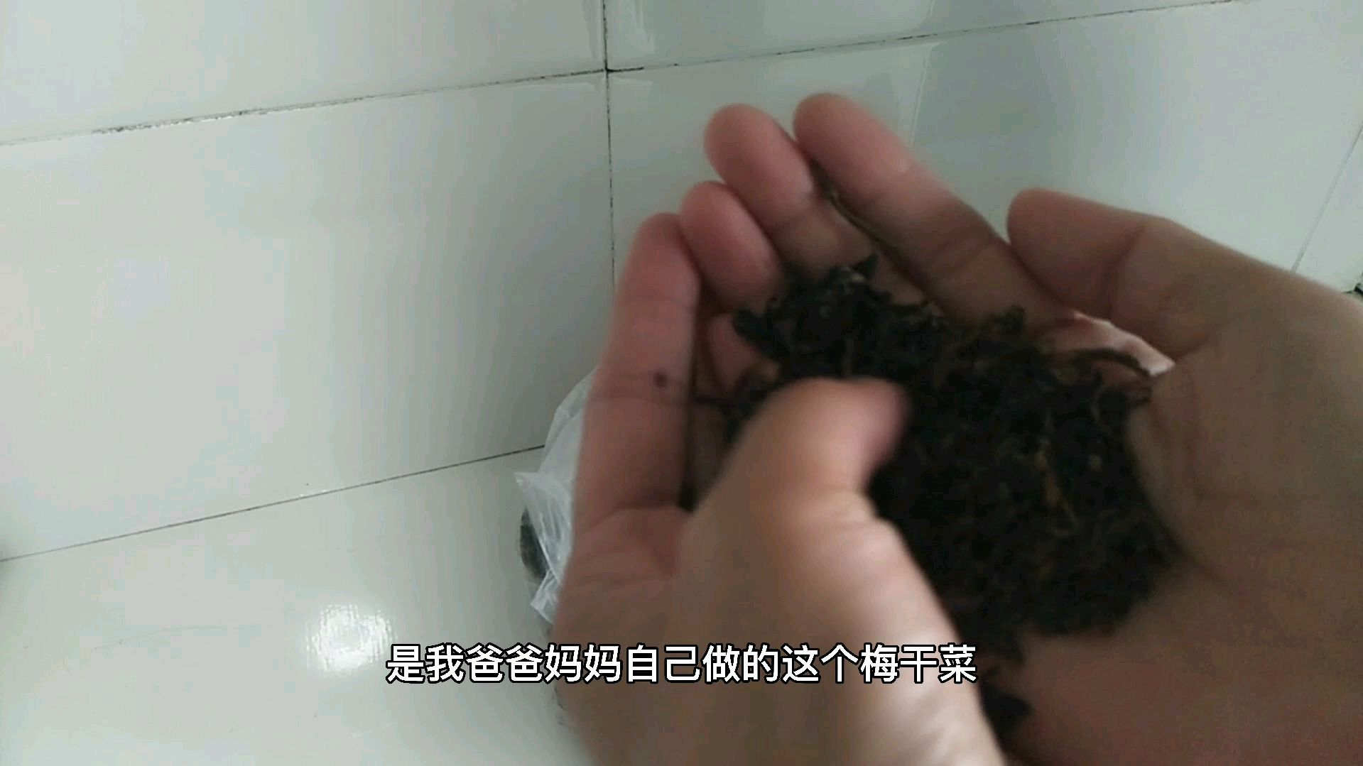 60多岁的老爸老妈,把几百斤的青菜晒成梅干菜,真是勤劳能干