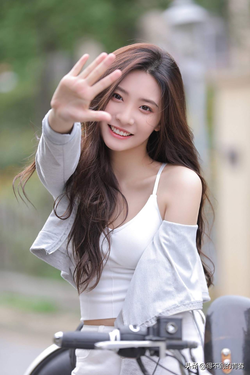 调皮的机车女孩儿