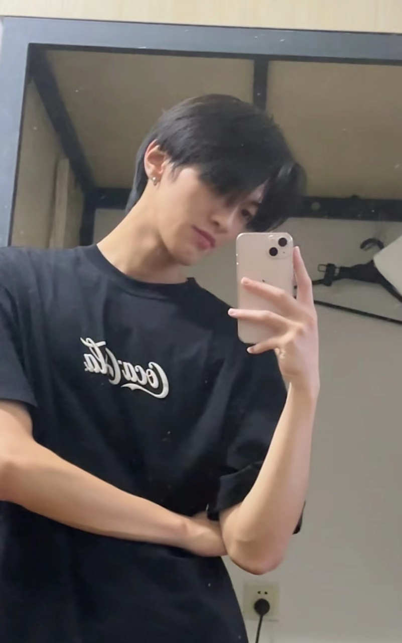 帅气的男大学生,令人心动的感觉啊!#今日男友