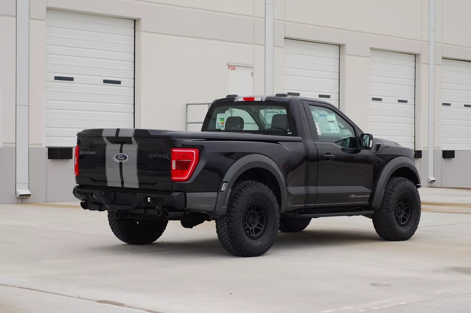 单排福特猛禽,专为沙特阿拉伯的客户设计和制造,比标准猛禽轻771公斤