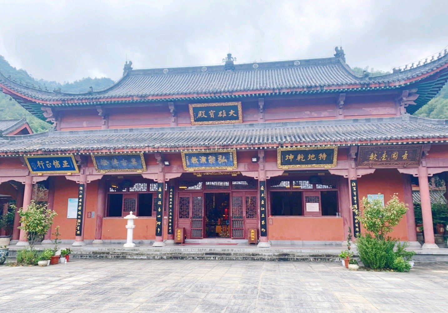 湖北这座古寺已有一千多年历史,传说是一位千岁老人开创的