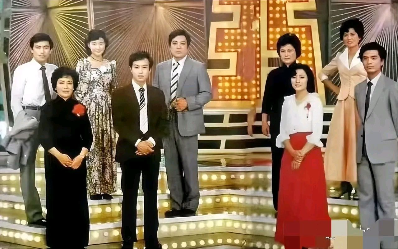 2012春晚罗京出现图片