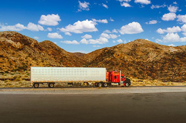 矿用卡车160吨图片（矿用巨无霸卡车-载重达到160吨）