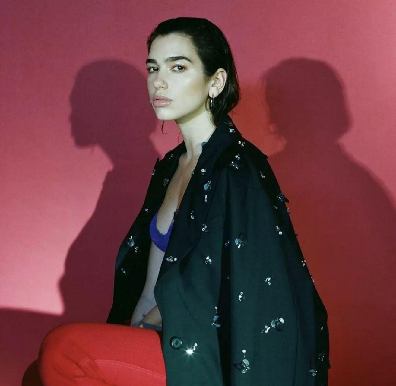 风情万种的"啪姐"杜阿·利帕(dua lipa).