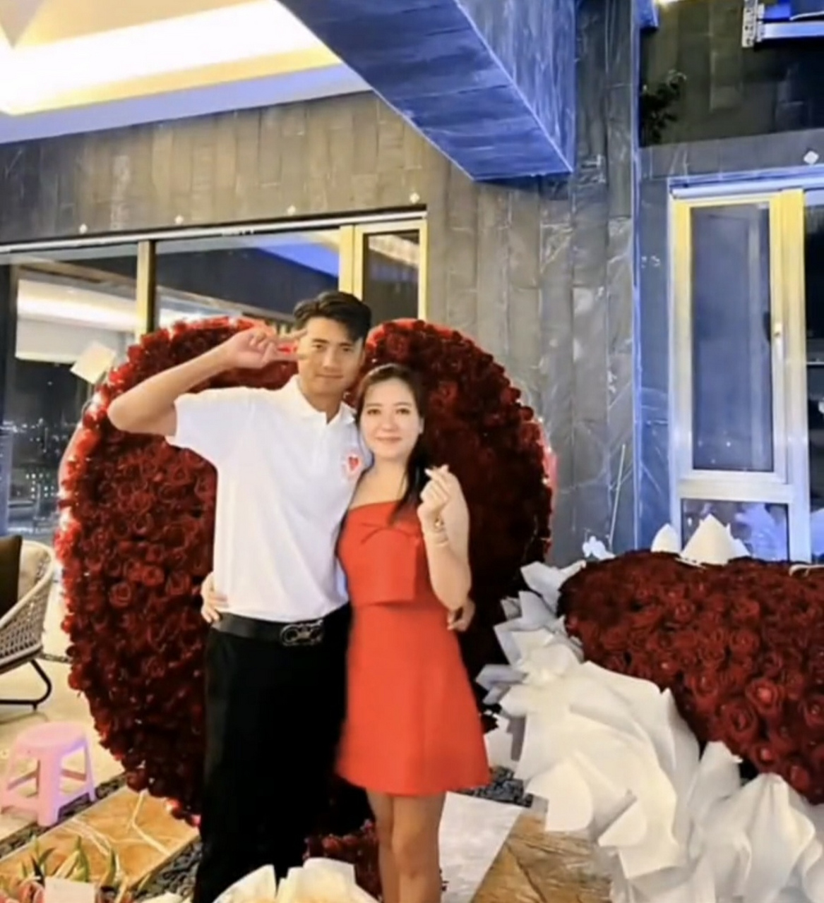 就是不知道,这么豪华的生日宴会里,沉淀了多少电信诈骗人员的鲜血.