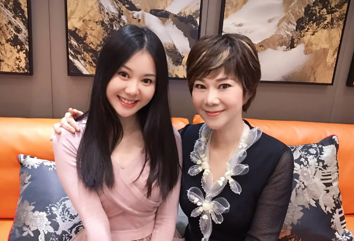 乒乓猛将曹亚萍,生涯59枚金牌,如今怎么样了?