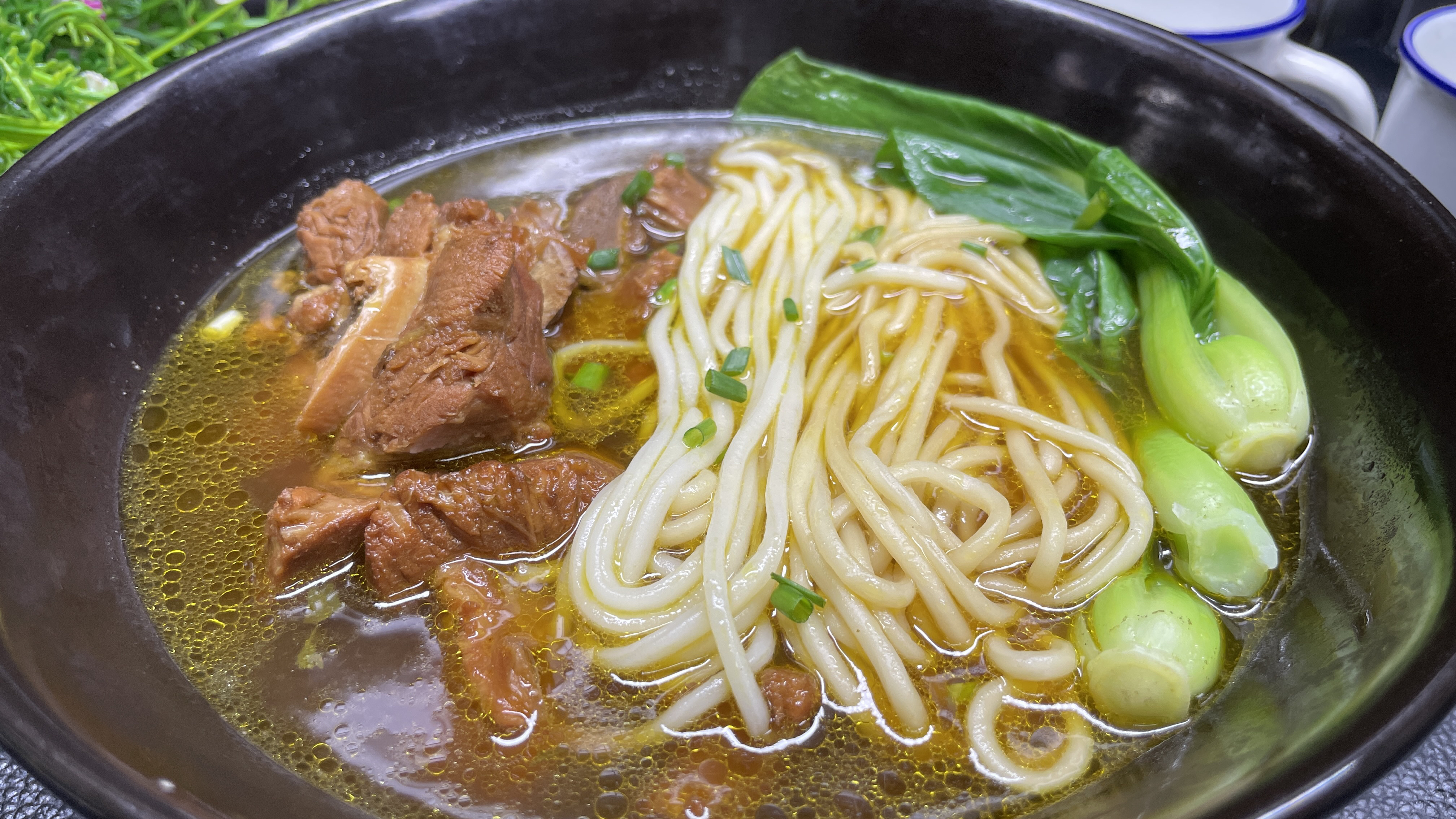 天冷了教你做大骨面，好吃美味营养又解馋，学会了比饭店的还好吃