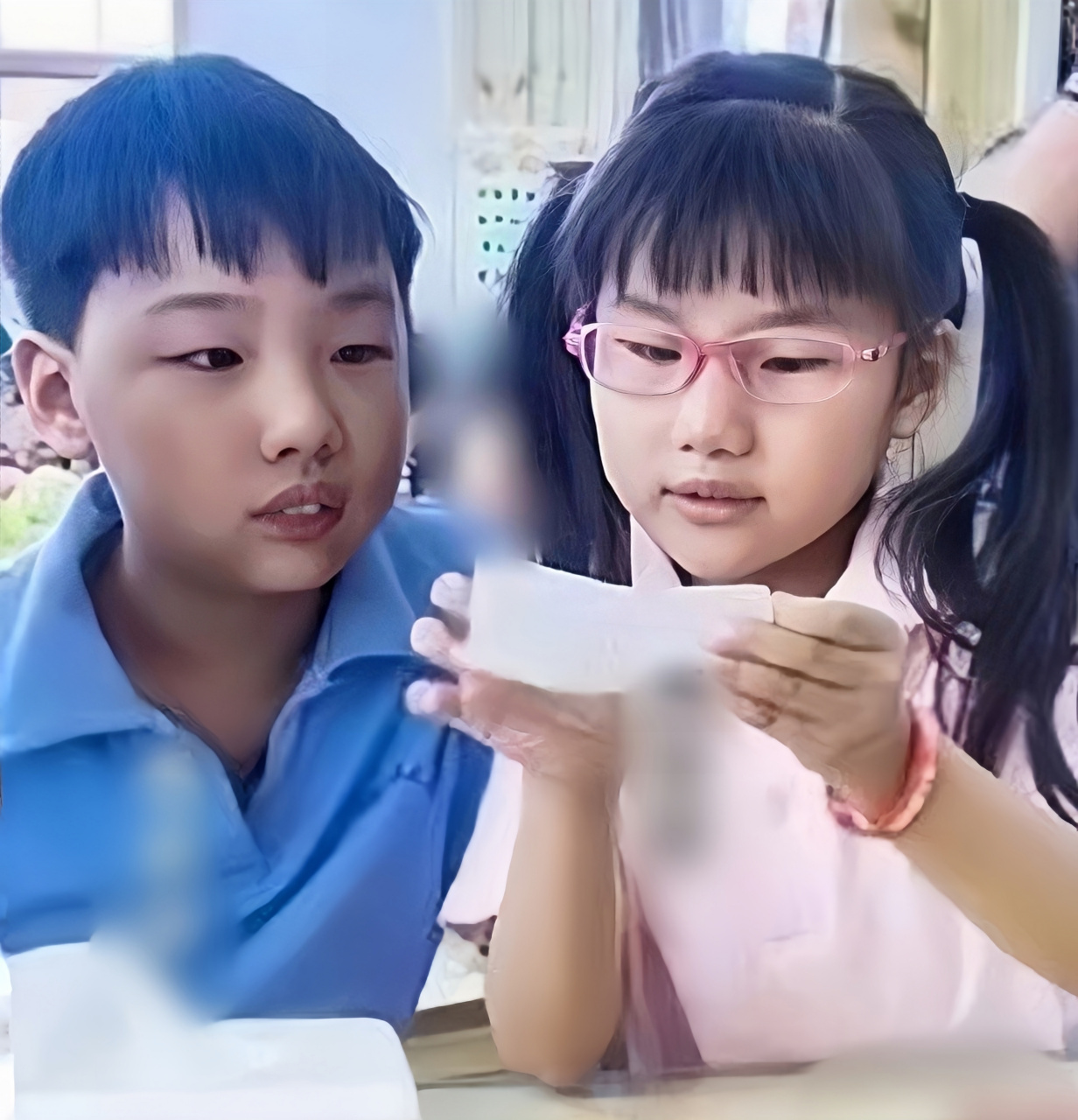 新宇的儿子名叫毛东东,他2003年出生,奶奶邵华给孩子取名叫"东东"