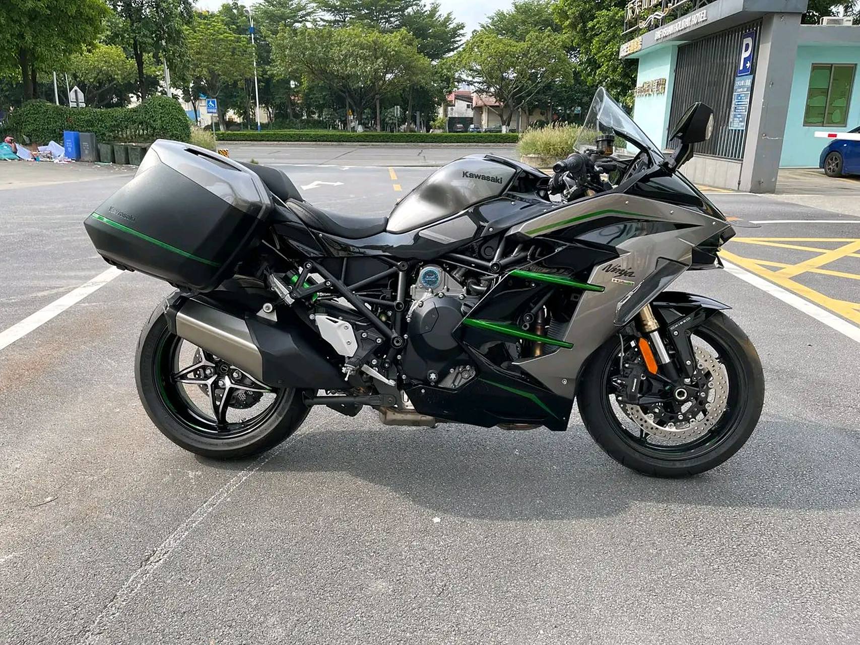 世界上速度最快的十辆摩托车 第一名:川崎 h2r,最快时速400公里,百