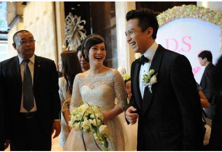 邓超曾和郝蕾恋爱同居3年,与车晓传绯闻,为何最后娶了孙俪?