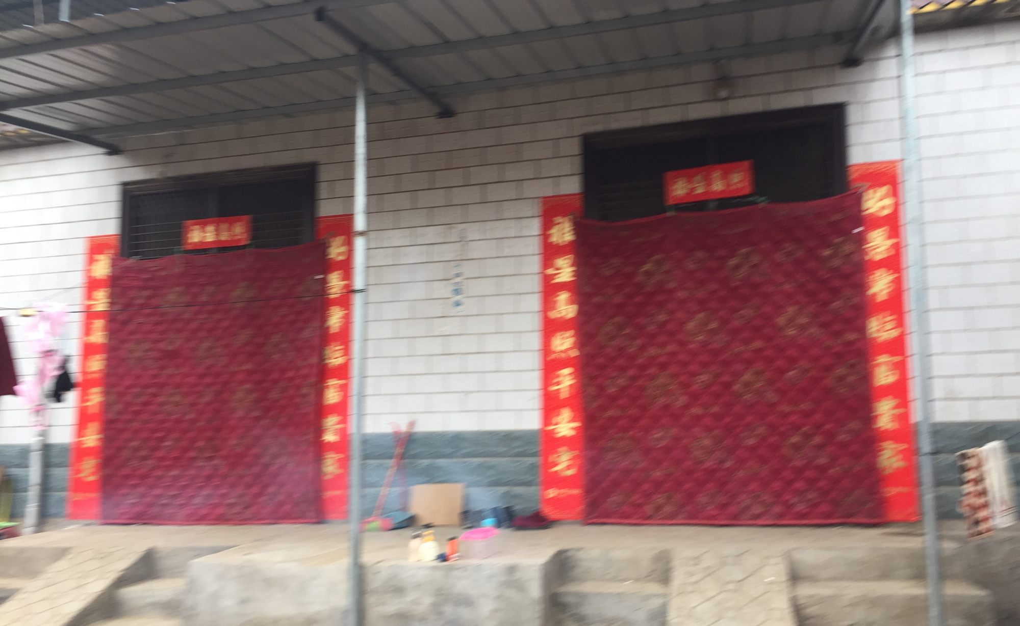俗话说:"一屋开两门,亲人似仇人"啥意思?有道理吗