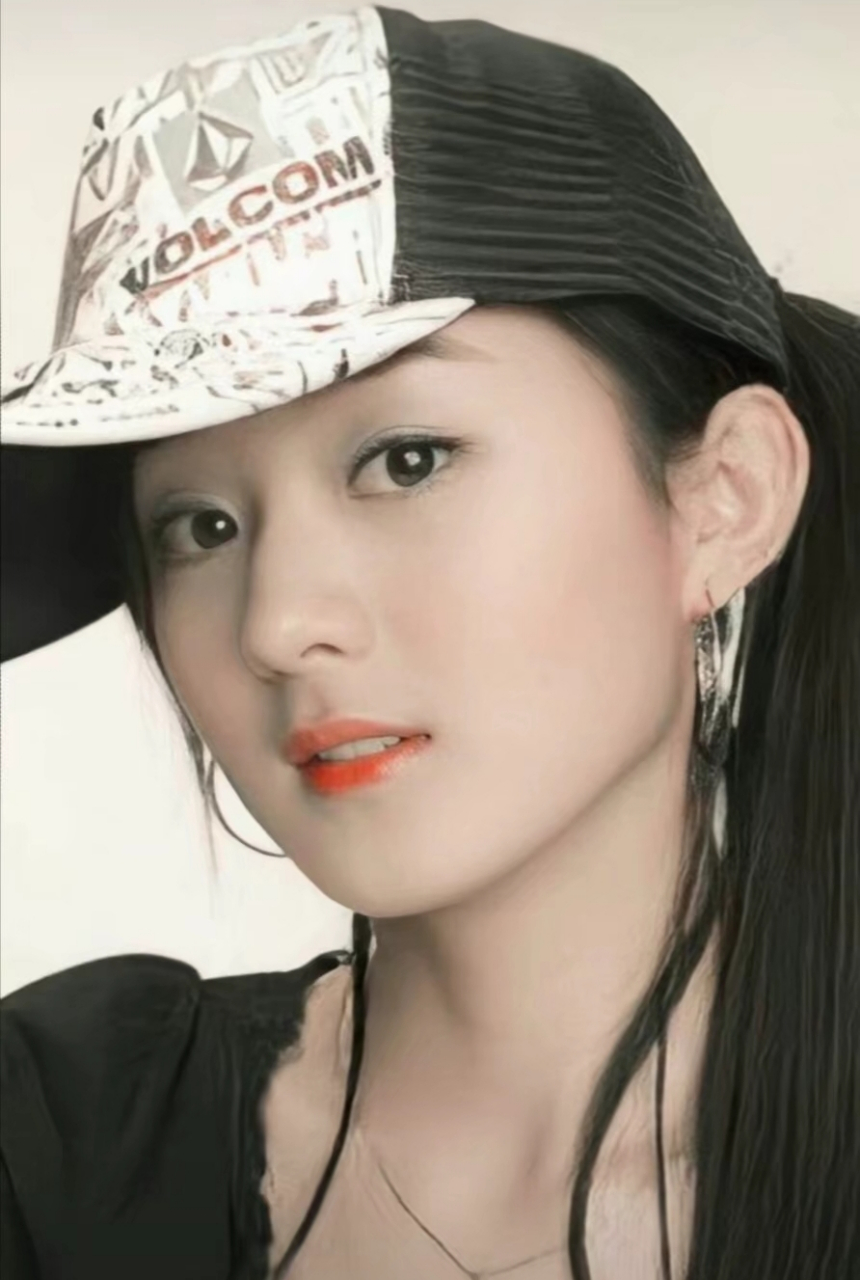 赵丽颖早期旧照被赞甜妹,引起了网友热议,还有很多人觉得是她买的热搜