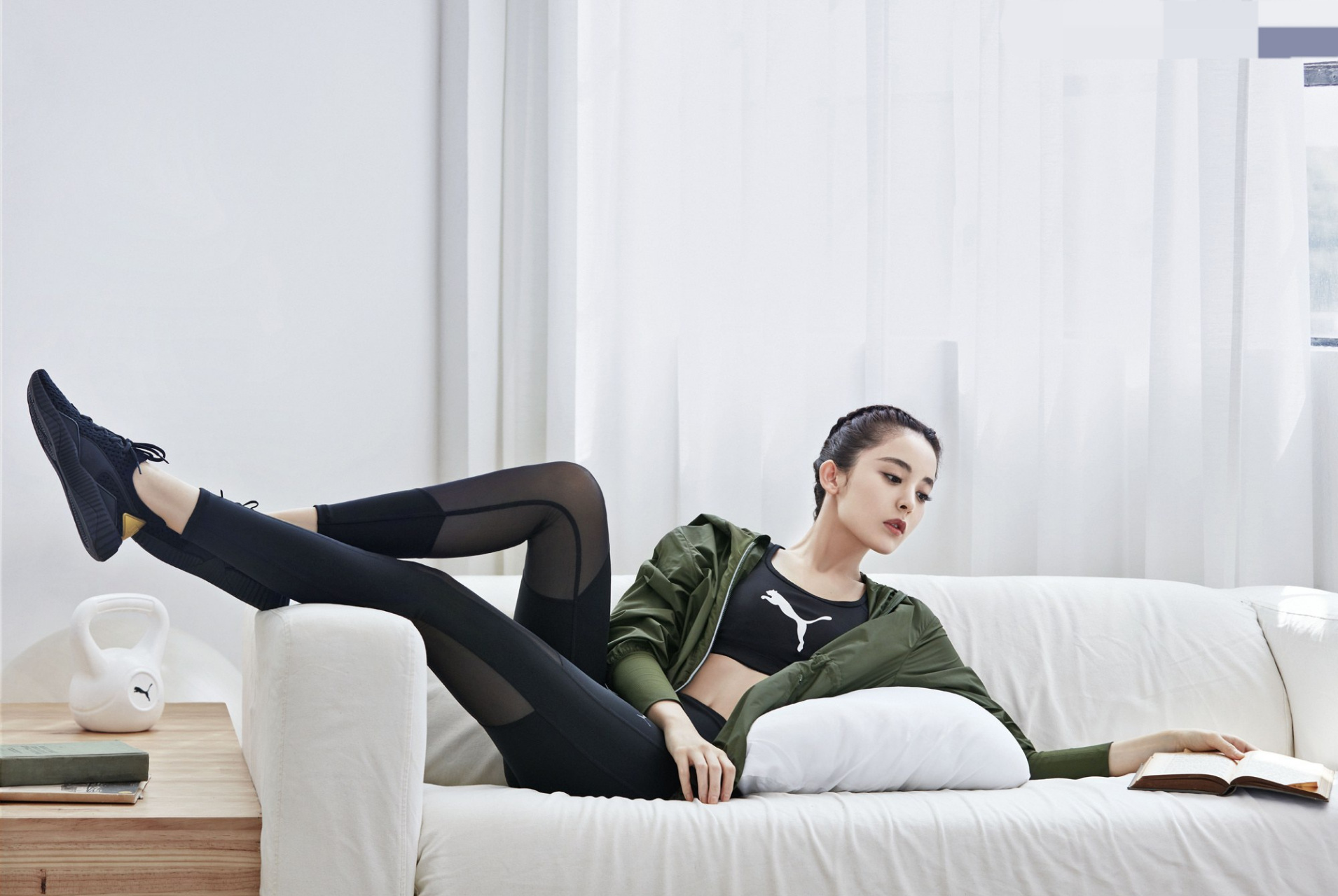 古力娜扎运动衣紧身裤秀美腿,长腿笔直修长#明星生图大赏